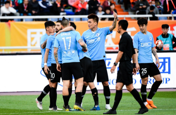 中超-一方客场1-0鲁能迎首胜 穆谢奎头球破门李帅染红