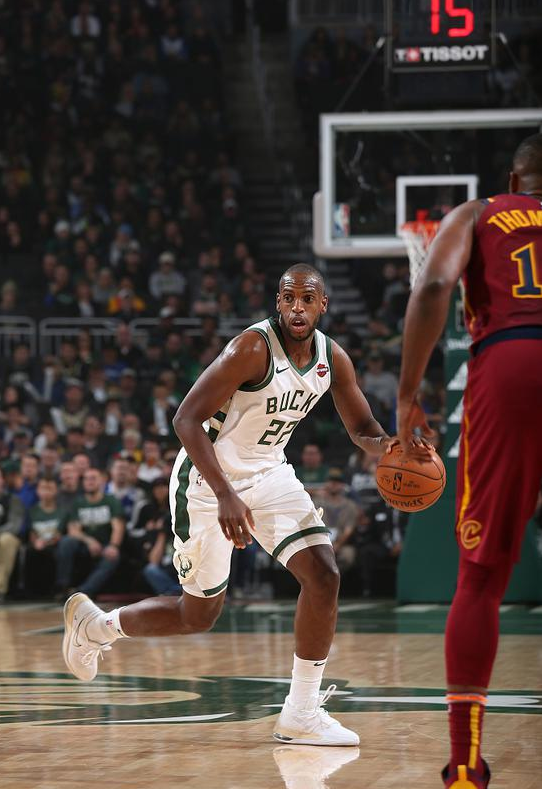 NBA-米德尔顿21分雄鹿顶翻骑士 希尔19+8字母哥15中5