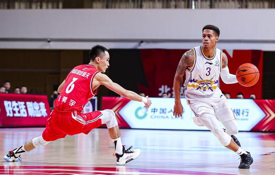 北控13分大胜青岛 约瑟夫-杨28分亚当斯13中2