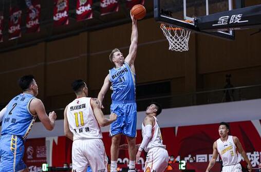 北京首钢98-84击败深圳 汉密尔顿21分布克33分