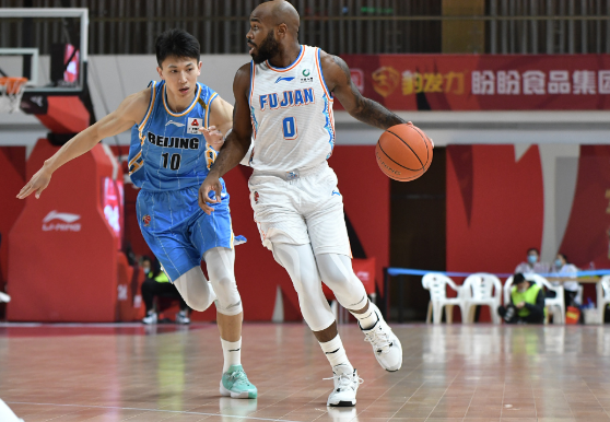 10连胜终结!广厦力克广东 胡金秋27+14钱德勒22+10