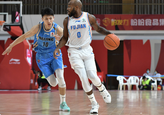 首胜！福建33分大胜北京终结12连败 高登27+13