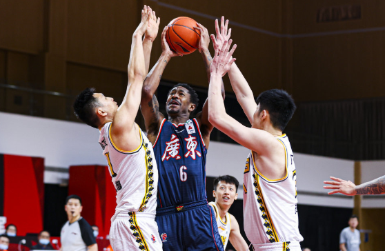 CBA-马尚35+7广东8分胜广厦 赵岩昊33分李京龙18分