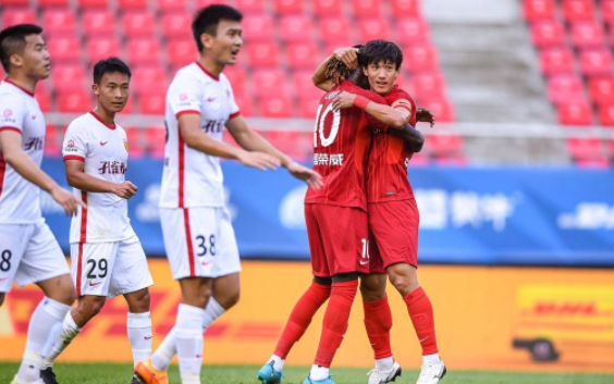 中超-上海海港2-1河北队 吕文君破门奥斯卡回归献助攻