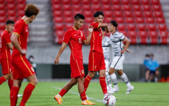 东亚杯-朱辰杰超级乌龙 国足全场仅1射门0-3惨负韩国