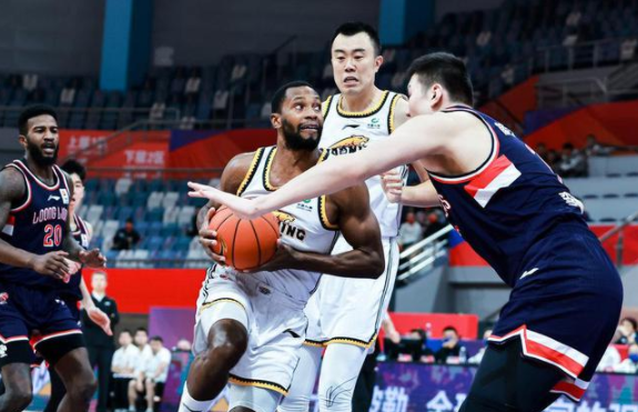 CBA-辽宁107-90轻取广州夺4连胜 赵继伟10+12林书豪4分