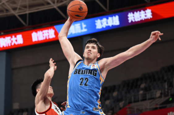 CBA-利夫24+14李慕豪13分 曾凡博首秀2分 北京75-71送青岛3连败 