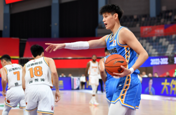 曾凡博20分创新高翟晓川两双 北京首钢88-83逆转击败吉林 