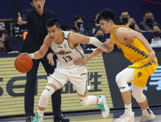 CBA-郭艾伦21分赵继伟21+5 辽宁4人得分20+112-76大胜四川3连胜 