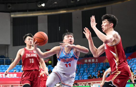 CBA-法尔22+13阿不都沙拉木17分 新疆83-78险胜宁波取三连胜 