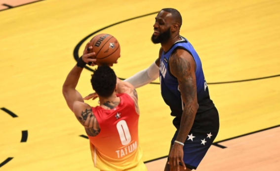 NBA全明星正赛-字母老詹伤退塔图姆55分 詹姆斯队175-184不敌字母队5连胜终结 