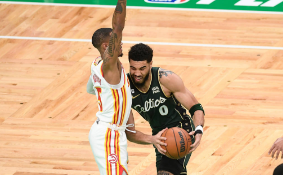 NBA季后赛-布朗29+12特雷-杨低效16分 塔图姆25+11绿军112-99老鹰