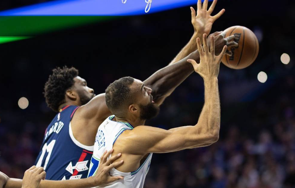 NBA-恩比德狂轰51分创赛季新高马克西35分 76人127-113击退森林狼