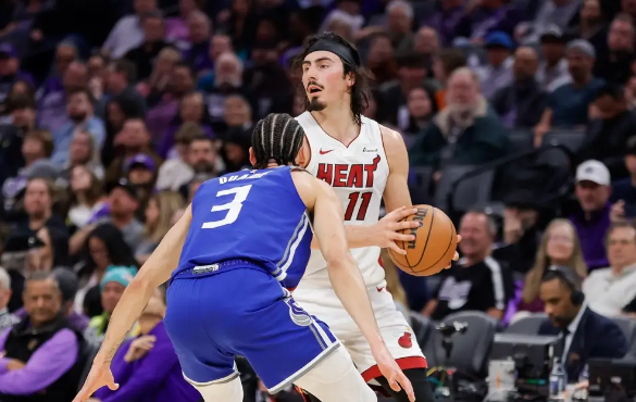 NBA-阿德巴约28+10哈克斯26分 福克斯27分 国王110-121不敌热火 