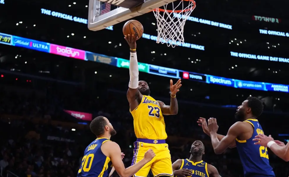 NBA-库里23+8詹姆斯空砍33+11 追梦5记三分 勇士134-120胜湖人 