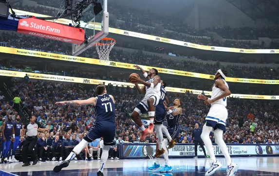 NBA季后赛-爱德华兹29+10东契奇空砍三双 唐斯25分森林狼1-3独行侠