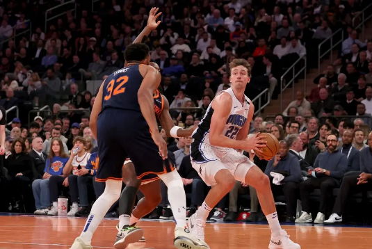 NBA-唐斯23+15 小瓦30分 尼克斯胜魔术两队携手进杯赛8强