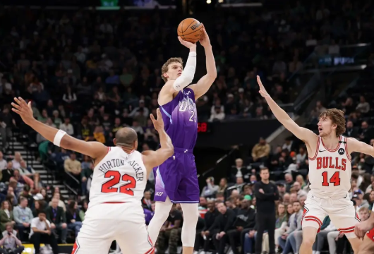 NBA-怀特26分 布泽利斯17+9 公牛送爵士10连败
