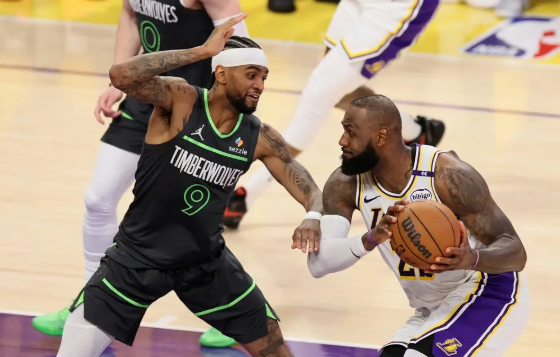 NBA-东契奇37+8 老詹仅19分 湖人惨败森林狼季后赛开门黑
