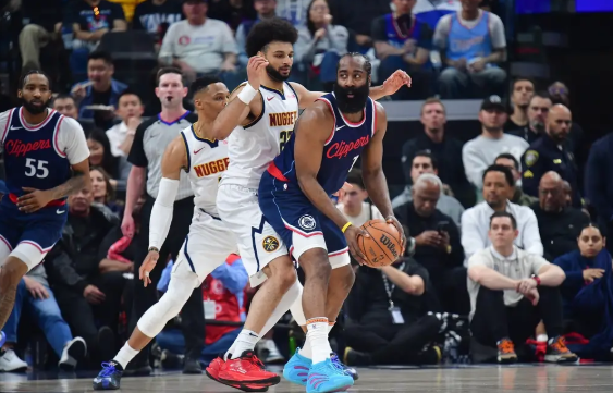 NBA-哈登20+9 约基奇再斩三双 快船大胜掘金总分2-1