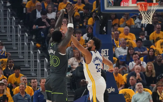 NBA-爱德华兹36分 巴特勒33+7+7 勇士再负森林狼总分1-2