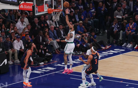 NBA-布伦森39分 塔图姆42+8伤退 尼克斯胜绿军3-1夺赛点