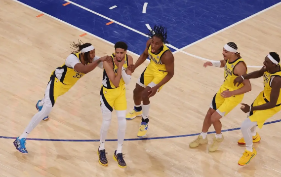 NBA-哈利伯顿31+11 布伦森43分 步行者神逆转加时胜尼克斯