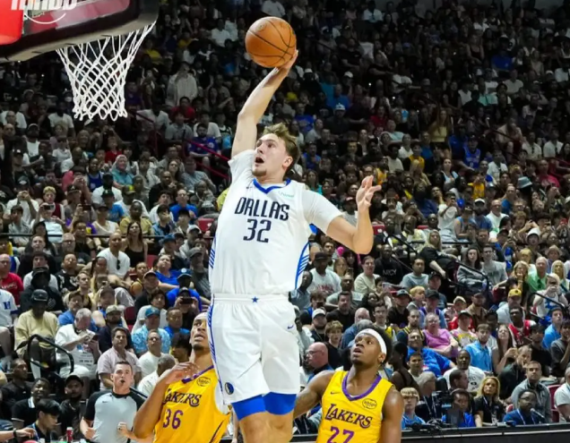 NBA夏联-弗拉格首秀21中5 布朗尼8分 克内克特伤退
