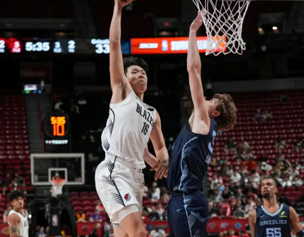 NBA夏联-杨瀚森背靠背10+5+5失误 韦尔斯23+7 开拓者遭灰熊逆转