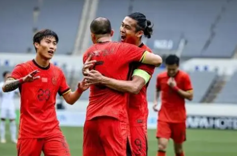 东亚杯-中国队1-0中国香港队第三收官 张玉宁助攻黄政宇制胜
