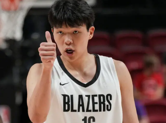 NBA夏联-杨瀚森8+8+5+3篮板创新高 夏联G4开拓者击败火箭